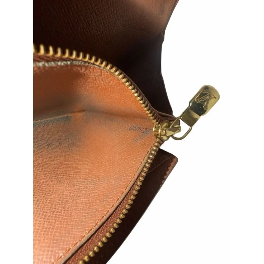 Authentic Louis Vuitton Brown Sarah Long Wallet.